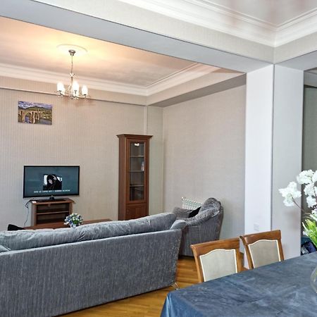 Mayden Family Apartment Баку Экстерьер фото